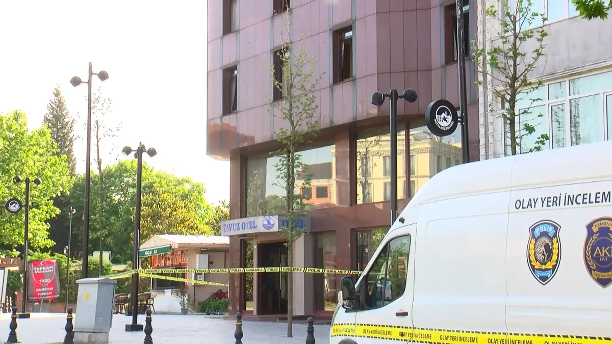 fatihte-otel-yangini-1-kisi-hayatini-kaybetti-1779791837244.jpeg Fatih Topkapı'da otel yangını: 1 kişi hayatını kaybetti-4