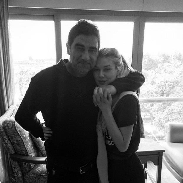 Survivor'dan diskalifiye olan Emin meğer yarışma yarışma geziyormuş! Vedasıyla ağlatan Emin Günenç sevgilisiyle Ben Bilmem Eşim Bilir'e...-5