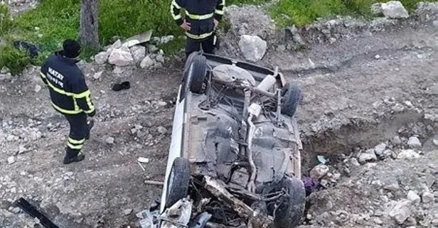 Hatay’ın Altınözü ilçesinde otomobil uçuruma yuvarlandı: 4 yaralı