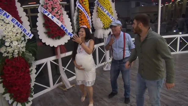 dugun-salonunda-kadrolu-oyun-gelin-ve-davetliler-ne-yapacaklarini-sasirdi-1663201957077.jpg Düğün salonunda kadrolu oyun! Gelin ve davetliler ne yapacaklarını şaşırdı-3