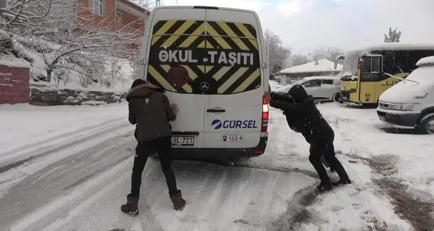 Son dakika: Başakşehir'de İETT otobüsü buzlanma nedeniyle kaydı! Korku dolu anlar-2