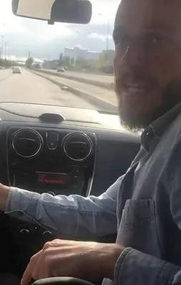 Bu fotoğraftan sonra gözaltına alındı