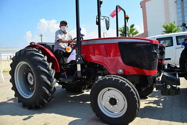Manavgat'ta yangında zarara uğrayan çiftçilere 16 yeni traktör: Devletin bizi yalnız bırakmayacağını biliyordum-3