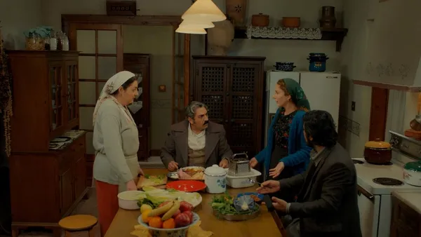 fikret-ile-hakanin-zor-anlari-bir-zamanlar-cukurova-126-bolum-2-fragmani-yayinlandi-benim-acilen-lubnana-gitme-1646078476716.jpg Fikret ile Hakan’ın zor anları! Bir Zamanlar Çukurova 126. bölüm 2. fragmanı yayınlandı: “Benim acilen Lübnan’a gitmem lazım”-6