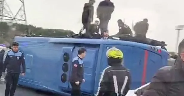 Kemerburgaz'da cezaevi aracı devrildi: 2'si ağır 19 yaralı