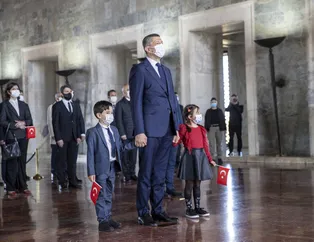 Milli Eğitim Bakanı Ziya Selçuk 23 Nisan Ulusal Egemenlik ve Çocuk Bayramı dolayısıyla çocuklarla birlikte Anıtkabir'de