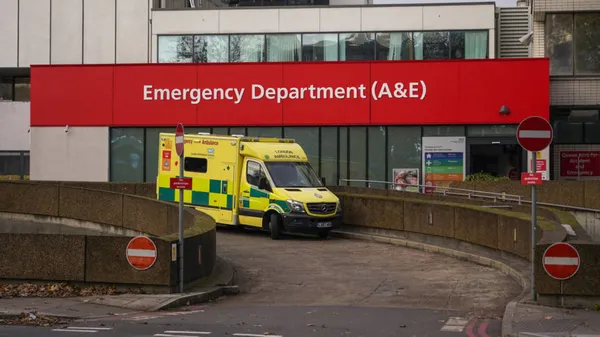 ingilterede-saglik-sistemi-alarm-veriyor-1669973654359.jpg İngiltere'de sağlık sistemi alarm veriyor! Ambulans bekleme süreleri rekor kırdı: Son 12 yılın en yükseği-2