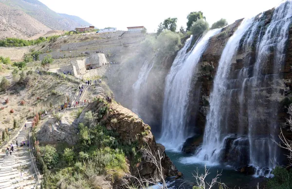 dunyanin-en-yuksek-ucuncu-selalesi-tortum-selalesi-kurban-bayraminda-doldu-tasti-1627024100512.jpg Dünyanın en yüksek üçüncü şelalesi Tortum Şelalesi Kurban Bayramı'nda doldu taştı-4