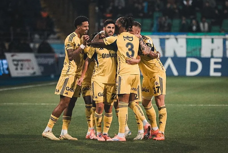 Fenerbahçe’de 9 futbolcunun ilk derbisi!