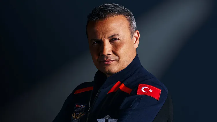 Sanayi ve Teknoloji Bakanı Mehmet Fatih Kacır ilk Türk astronot Alper Gezeravcı ile telefonla görüştü! "Allah'a ısmarladık"