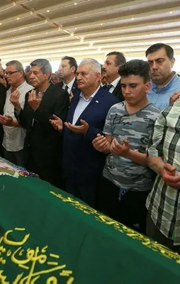 Anneler Günü’nde kahreden cenaze töreni