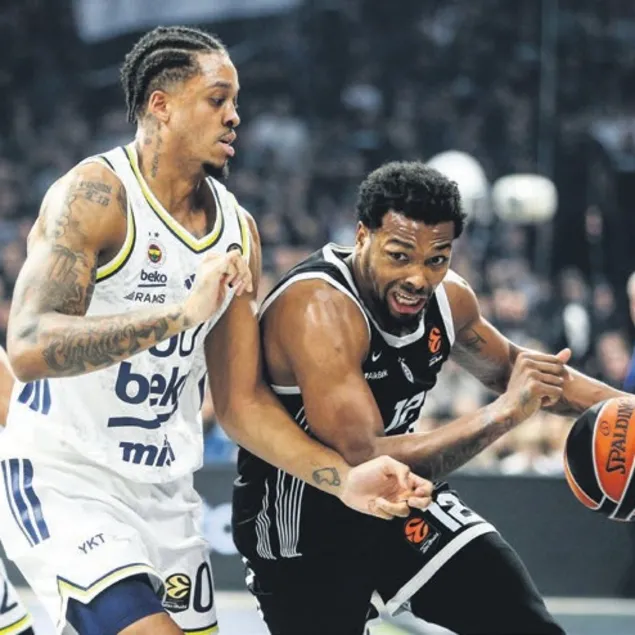 Irkçı pankart tepkisi