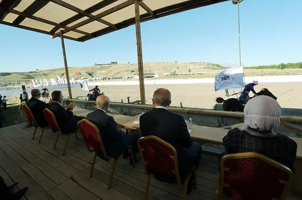 Başkan Recep Tayyip Erdoğan ve Devlet Bahçeli temsili Malazgirt Zaferi'ni izledi-3