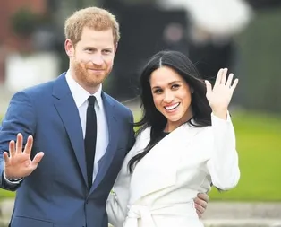 Kraliyet görevlerinden ayrılan Prens Harry ile eşi Meghan Markle, Barack Obama ve eşi Michelle’den yardım aldı