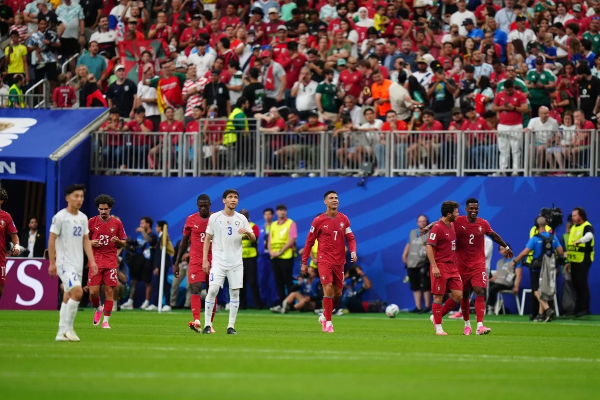 ronaldo-tarihe-gecti-portekiz-ozbekistan-karsisinda-farka-kostu-1782241520420.jpeg Ronaldo tarihe geçti: Portekiz Özbekistan karşısında farka koştu-5