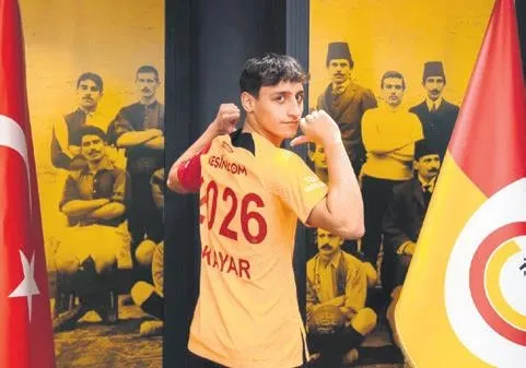 surpriz-aday-sardar-azmoun-1674781477892.jpeg