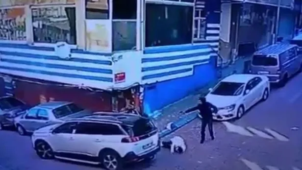 aziz-aksoy-kimdir-saglik-durumu-nasil-aziz-aksoy-kac-yasinda-nereli-hangi-takimlarda-oynadi-1644297186084.jpg Aziz Aksoy kimdir, sağlık durumu nasıl? Aziz Aksoy kaç yaşında, nereli, hangi takımlarda oynadı?-3