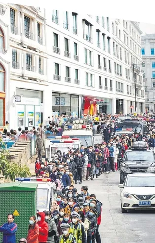 Çin'in başkenti Pekin'de Corona Virüs nedeniyle maske kuyruğu 10 kilometreyi aştı