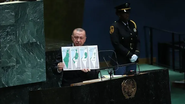 Başkan Recep Tayyip Erdoğan'dan Cezayir dönüşü uçakta önemli açıklamalar-7