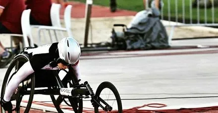 Milli atletler Zübeyde Süpürgeci ve Hamide Kurt rekor kırdı