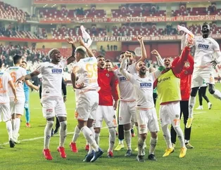 Alanyaspor finalin kapısını araladı