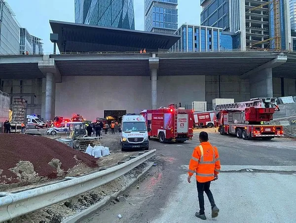 istanbul-finans-merkezi-insaatinda-yangin-3-isci-dumandan-etkilendi-1674837367088.jpeg İstanbul Finans Merkezi inşaatında yangın! 3 işçi dumandan etkilendi-2