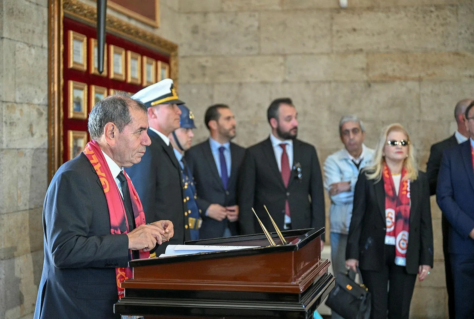 Galatasaray Kulübü Anıtkabir’i ziyaret etti