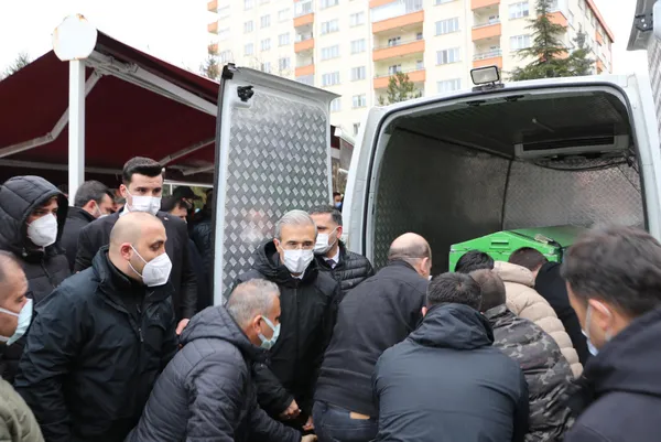 cumhurbaskanligi-savunma-sanayii-baskani-ismail-demirin-aci-gunu-agabeyi-ahmet-demir-hayatini-kaybetti-1646061491292.jpg Cumhurbaşkanlığı Savunma Sanayii Başkanı İsmail Demir'in acı günü! Ağabeyi Ahmet Demir hayatını kaybetti-6
