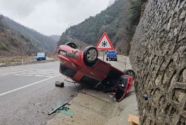 Otomobil takla attı: 3 yaralı