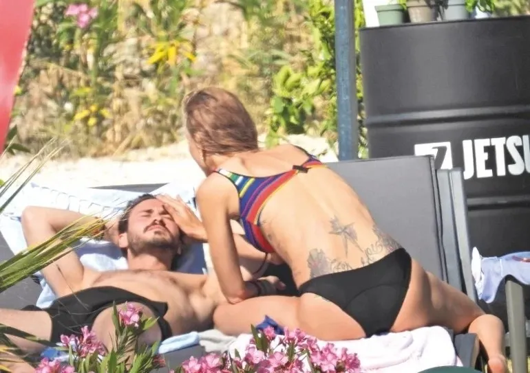 1779871641209.jpeg Çağla Şıkel'den Çeşme'de romantik tatil! Yeni aşkıyla ilk kez görüntülendi-4
