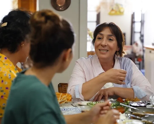 show-tvnin-yeni-dizisi-guzel-gunler-konusu-ne-oyunculari-kimler-guzel-gunler-nerede-cekiliyor-gercek-hikaye-mi-1667745096558.jpg Show TV'nin yeni dizisi Güzel Günler konusu ne, oyuncuları kimler? Güzel Günler nerede çekiliyor? Gerçek hikaye mi uyarlama mı merak ediyordu!-4