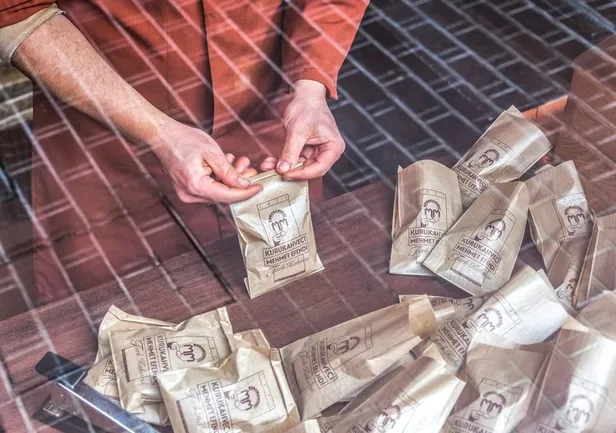 kurukahveci-mehmet-efendi-hangi-ulkenin-markasi-kuru-kahveci-mehmet-efendi-sahibi-kimdir-nereli-turk-mu-iste-b-1699976385860.jpg Kurukahveci Mehmet Efendi hangi ülkenin markası? Kuru Kahveci Mehmet Efendi sahibi kimdir, nereli, Türk mü? İşte biyografisi...-4