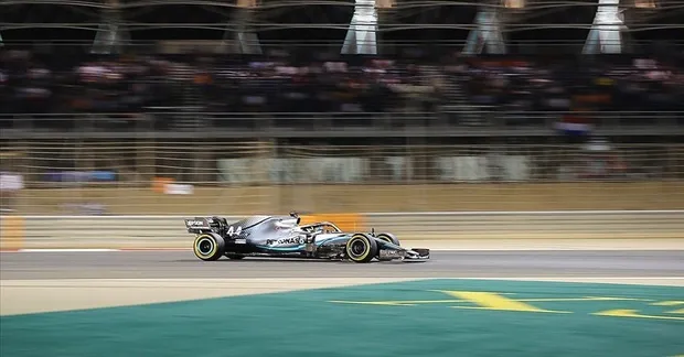 F1 Rusya Grand Prix'sinde pole pozisyonu Mercedes pilotu Lewis Hamilton'ın-1