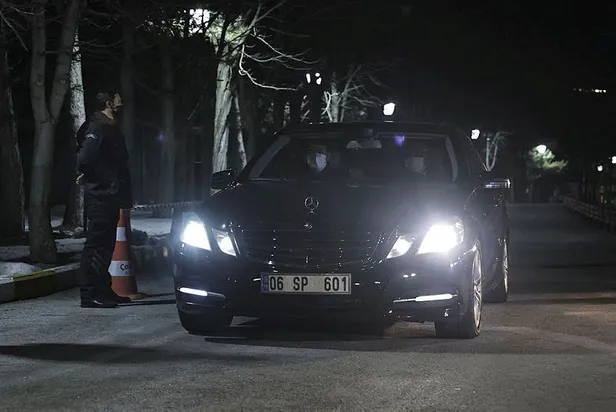 muhalefet-liderlerinden-oturma-krizine-yuvarlak-cozum-1644693325033.jpeg Muhalefet liderlerinden oturma krizine 'yuvarlak' çözüm! HDP'li Mithat Sancar ve Hüda Kaya'dan 'yemekte niye yokuz' sitemi...-4