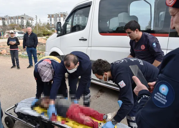 antalya-kepezde-servis-aracinin-altinda-kalan-suriye-uyruklu-cocuk-oldu-1640698956254.jpg Antalya Kepez'de servis aracının altında kalan Suriye uyruklu çocuk öldü-3