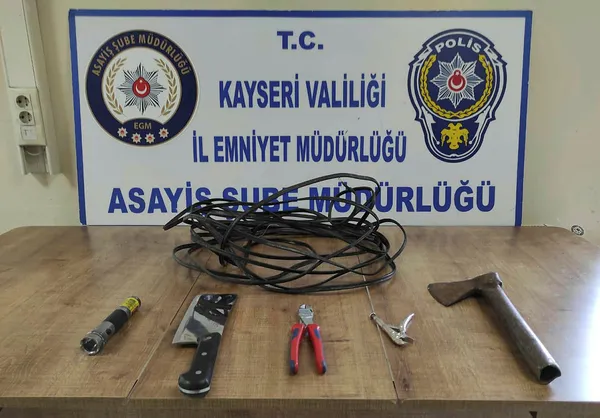 100-bin-tl-degerinde-kablo-caldi-tutuklandi-1633556152190.jpg 100 bin TL değerinde kablo çaldı, tutuklandı-2