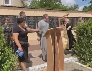Ukrayna’da rahip, rahibe haçla saldırdı!