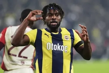 Allan Saint-Maximin yedek kulübesinde!