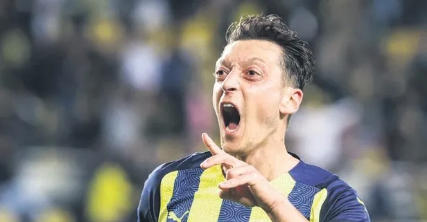 Fenerbahçe kaptanı Mesut Özil'den tüm takıma motivasyon konuşması