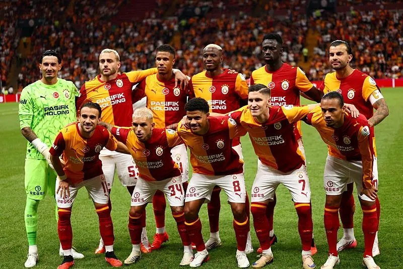 galatasaray-erzurum-deplasmaninda-o-yildiza-kesik-1787291864003.jpeg Galatasaray Erzurum deplasmanında! Okan Buruk'tan o yıldıza kesik-10