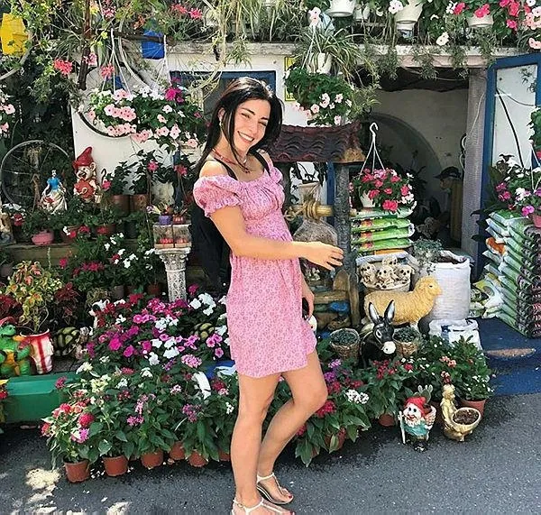 Merve Boluğur'dan bir tuhaf hareket! Bedava tatil için otelleri bunalttı-10