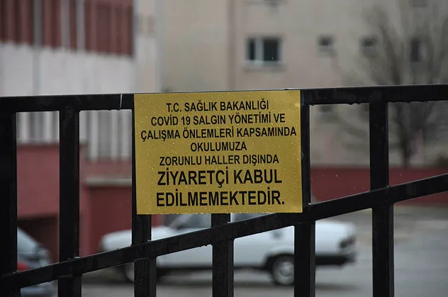 Eskişehir'de lisede koronavirüs alarmı! Öğretmenin testi pozitif çıkınca hepsi karantinaya alındı