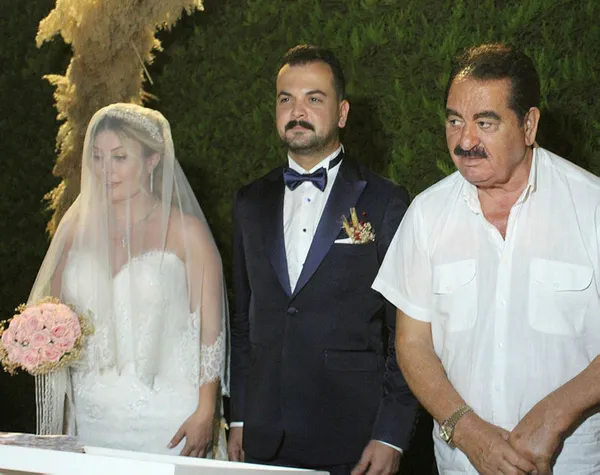 ibrahim-tatlisesin-kizim-dedigi-sule-cinlama-unlu-sarkiciyla-evlendi-1628789783006.jpg İbrahim Tatlıses’in kızım dediği Şule Çınlama evlendi! Ünlüler düğüne akın etti-4