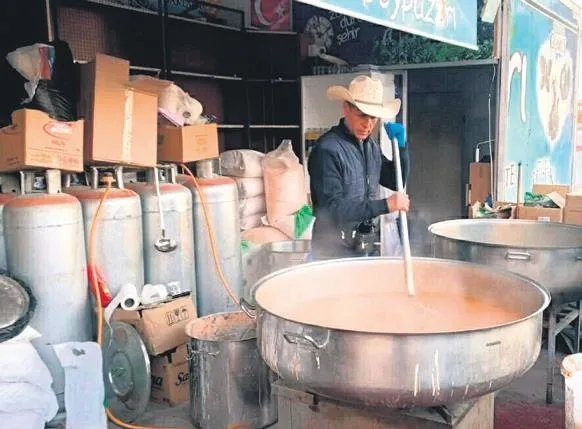 liseler-arasi-futbol-turnuvasinda-nazi-selami-ortaligi-karisti-1679098881079.jpeg Liseler arası futbol turnuvasında “Nazi” selamı ortalığı karıştı!-5