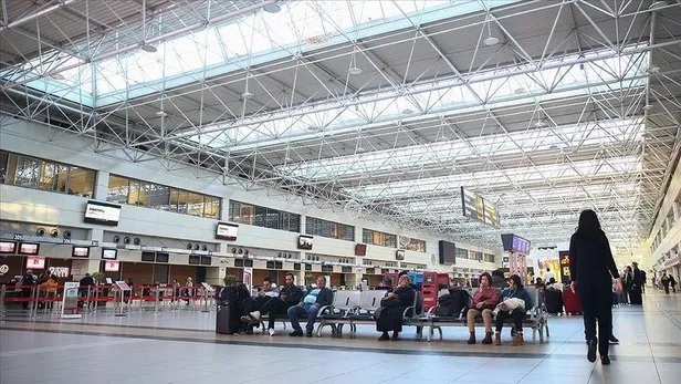 Antalya Havalimanı bayramın ilk günü 1034 uçak trafiğiyle rekor tazeledi-5