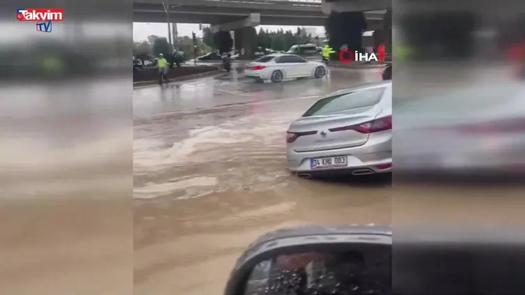 Antalya’da sağanak sonrası çöken yola araç düştü