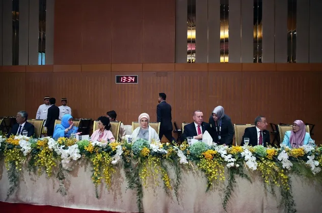 Başkan Erdoğan, Malezya Kralı tarafından verilen resmi öğle yemeğine katıldı