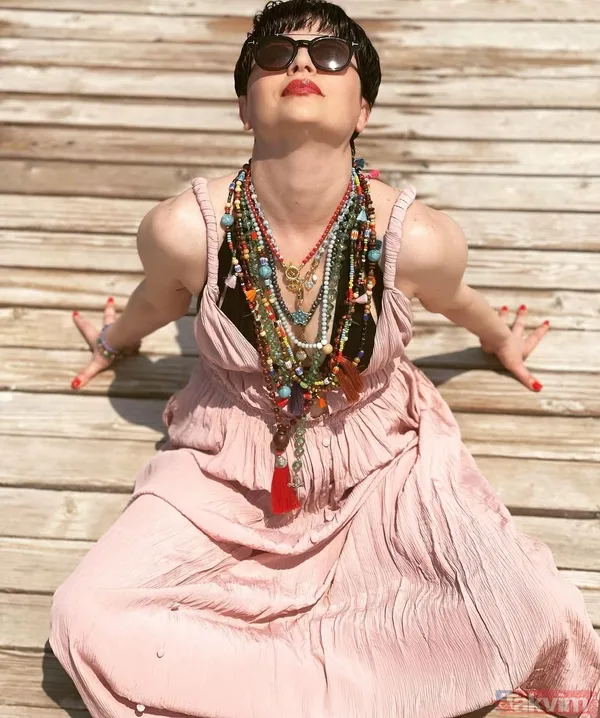 Gonca Vuslateri bornozlu pozunu paylaşıp takipçilerini baştan uyardı: “Bir tek kelime edin de...” Çağla Şıkel kayıtsız kalamadı - 6