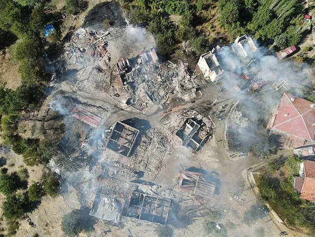 kastamonuda-cikan-yangin-sonucu-10-ev-kullanilamaz-hale-geldi-1694972445851.jpeg Kastamonu'da çıkan yangın sonucu 10 ev kullanılamaz hale geldi-2