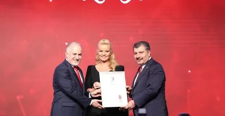Türk Kızılayı’ndan Müge Anlı’ya Platin madalya